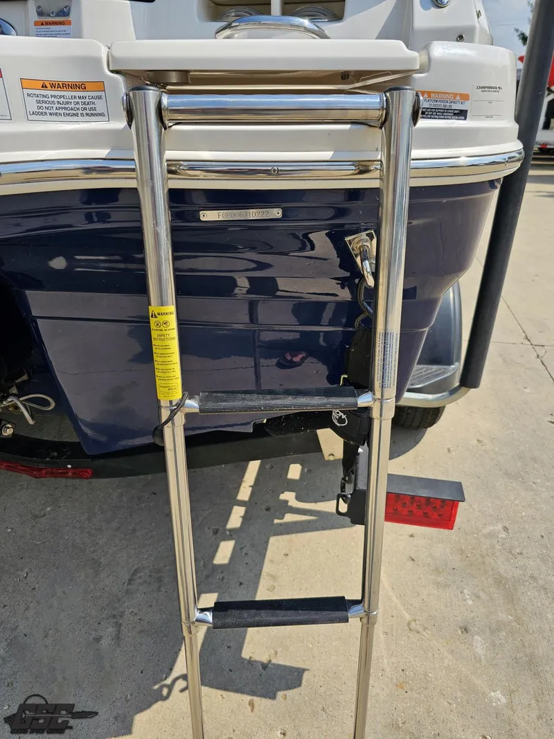 Slide: The Image of Rear view of 2022 Chaparral 21 SSi boat with stainless steel ladder. - 42