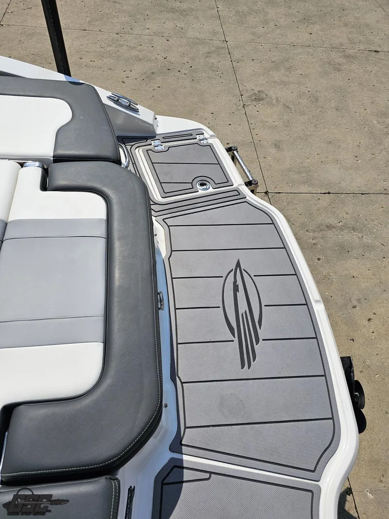 Slide: The Image of 2022 Chaparral 21 SSi boat deck with sleek gray and white seating. - 44