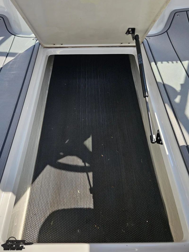 Slide: The Image of Chaparral 21 SSi 2022 - 58