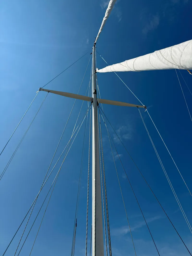 Slide: The Image of Mast and rigging of 1993 Pacific Seacraft Crealock 34 sailboat against clear blue sky. - 35