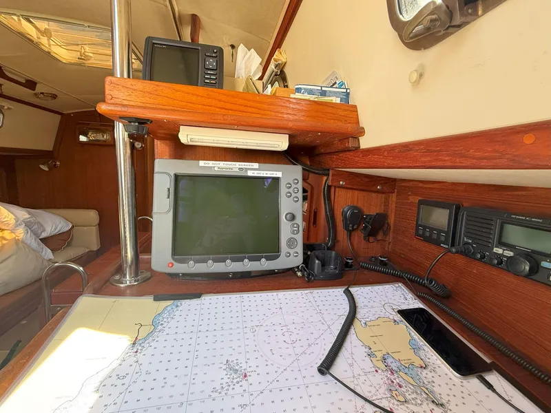 Slide: The Image of Pacific Seacraft Crealock 34 1993 - 50