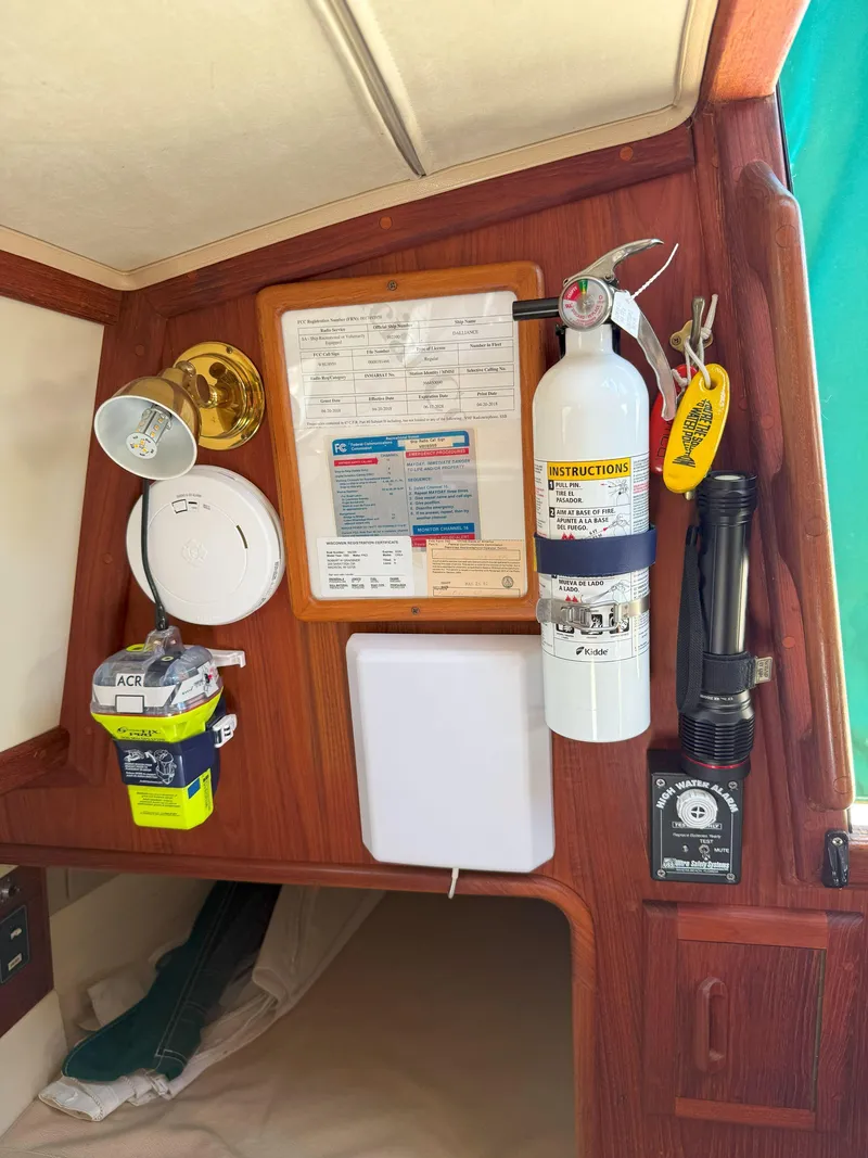 Slide: The Image of Pacific Seacraft Crealock 34 1993 - 53