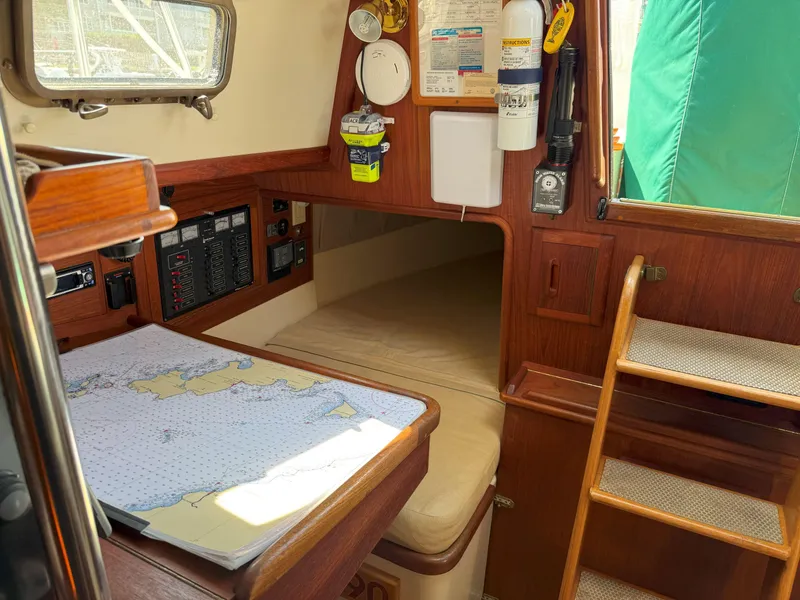 Slide: The Image of Pacific Seacraft Crealock 34 1993 - 56