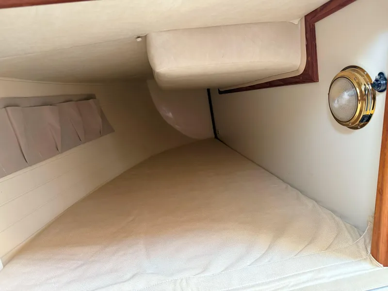 Slide: The Image of Pacific Seacraft Crealock 34 1993 - 57