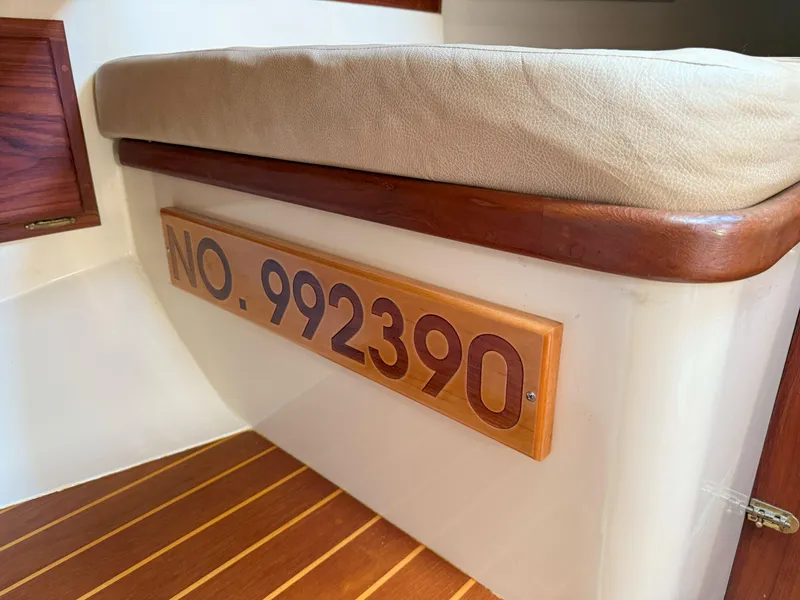 Slide: The Image of Pacific Seacraft Crealock 34 1993 - 58