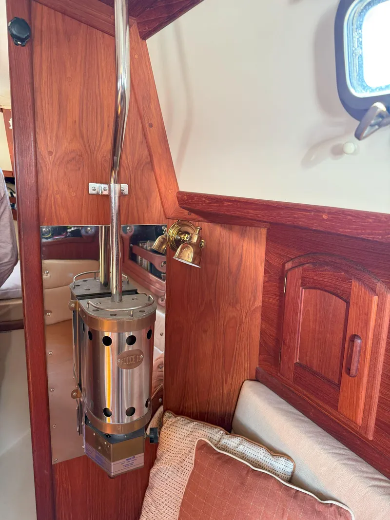 Slide: The Image of Pacific Seacraft Crealock 34 1993 - 60