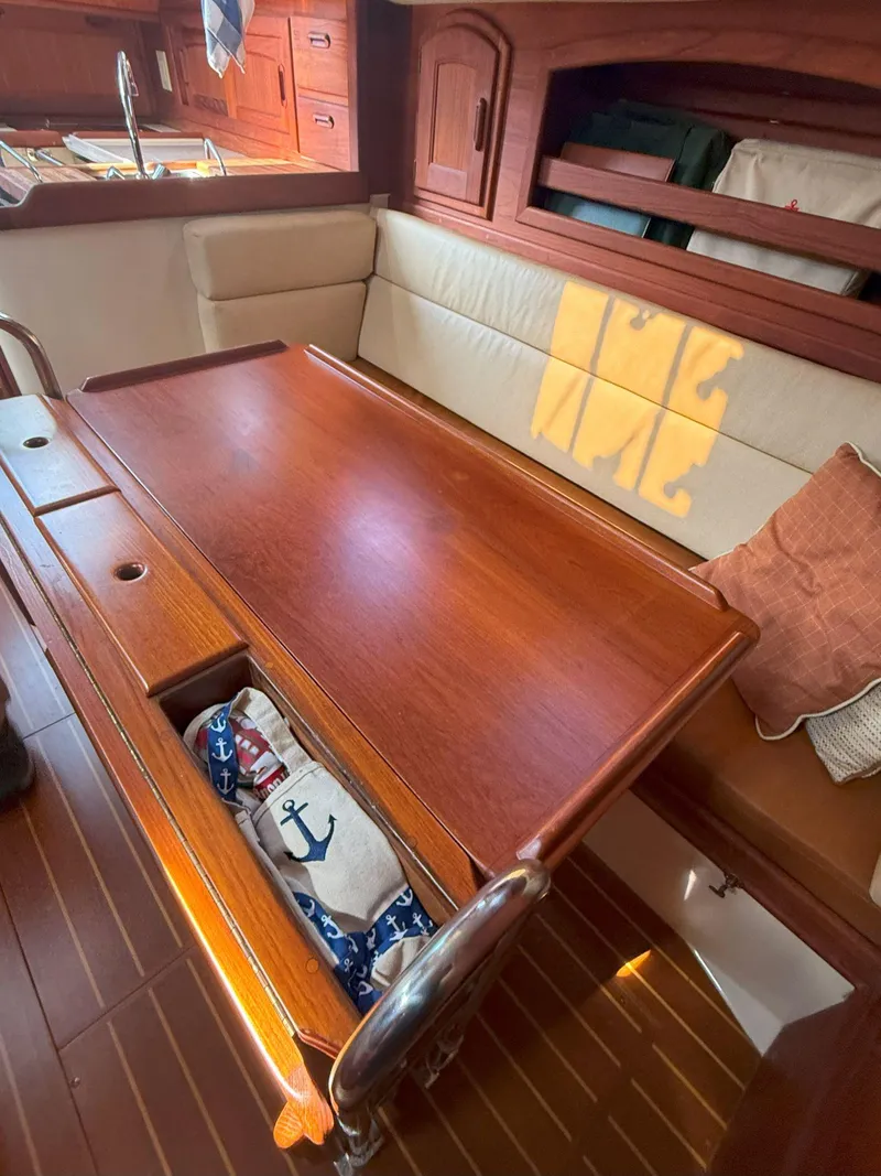 Slide: The Image of Pacific Seacraft Crealock 34 1993 - 61