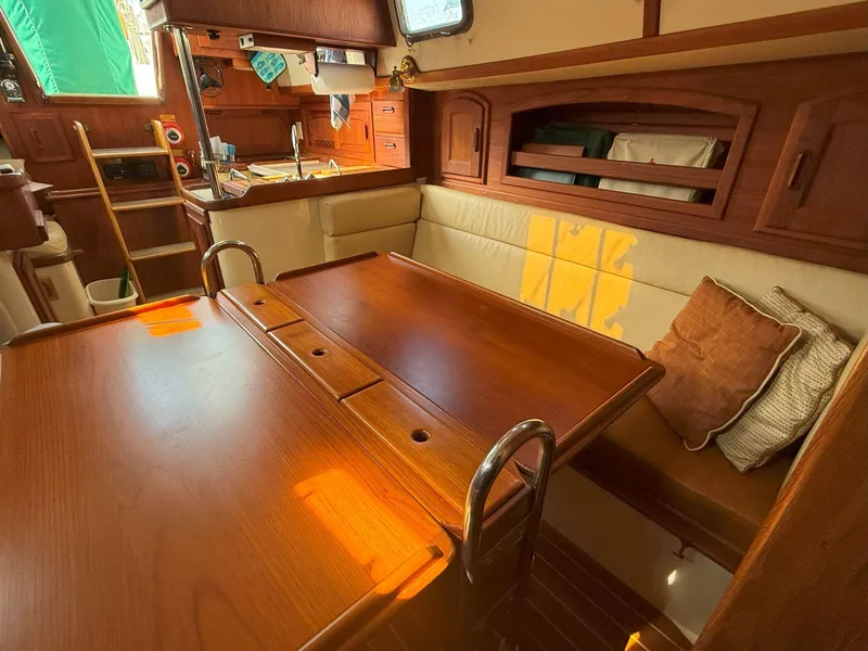 Slide: The Image of Pacific Seacraft Crealock 34 1993 - 62