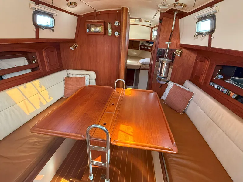 Slide: The Image of Pacific Seacraft Crealock 34 1993 - 63