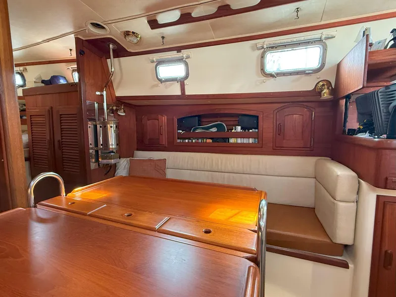 Slide: The Image of Pacific Seacraft Crealock 34 1993 - 64