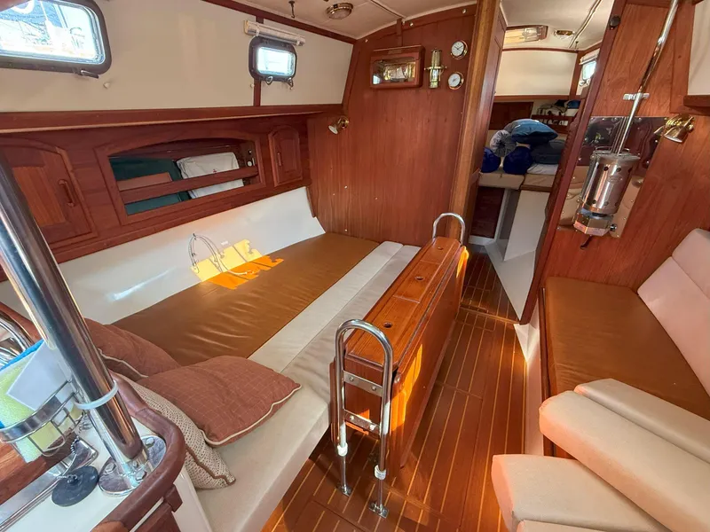 Slide: The Image of Pacific Seacraft Crealock 34 1993 - 66