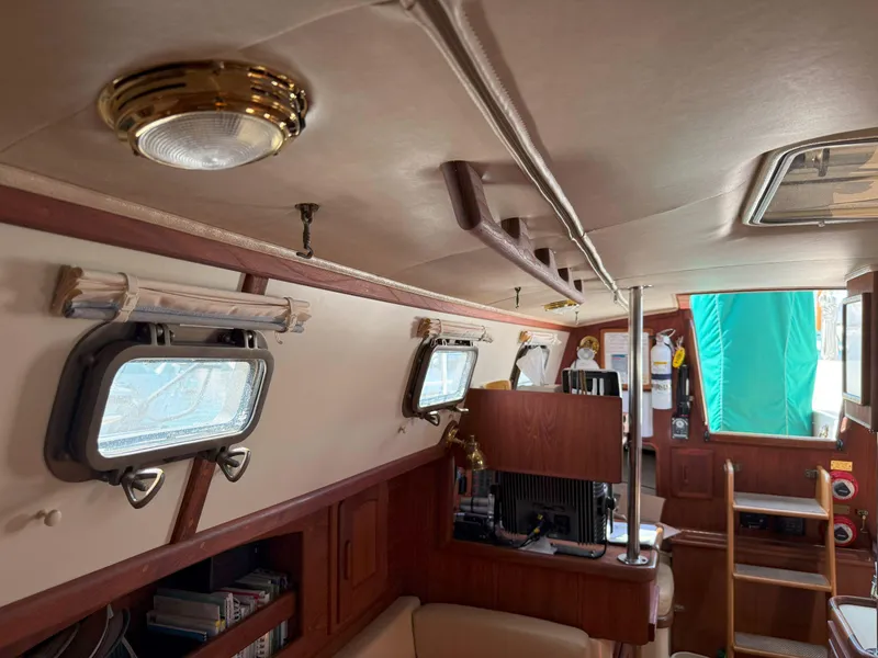 Slide: The Image of Pacific Seacraft Crealock 34 1993 - 67