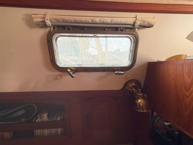 Slide: The Image of Pacific Seacraft Crealock 34 1993 - 68