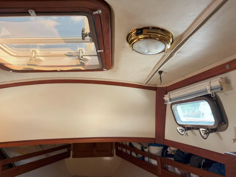 Slide: The Image of Pacific Seacraft Crealock 34 1993 - 69