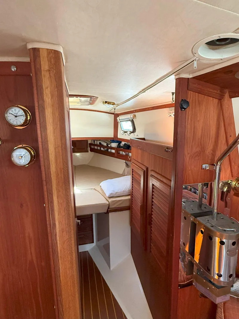 Slide: The Image of Pacific Seacraft Crealock 34 1993 - 71