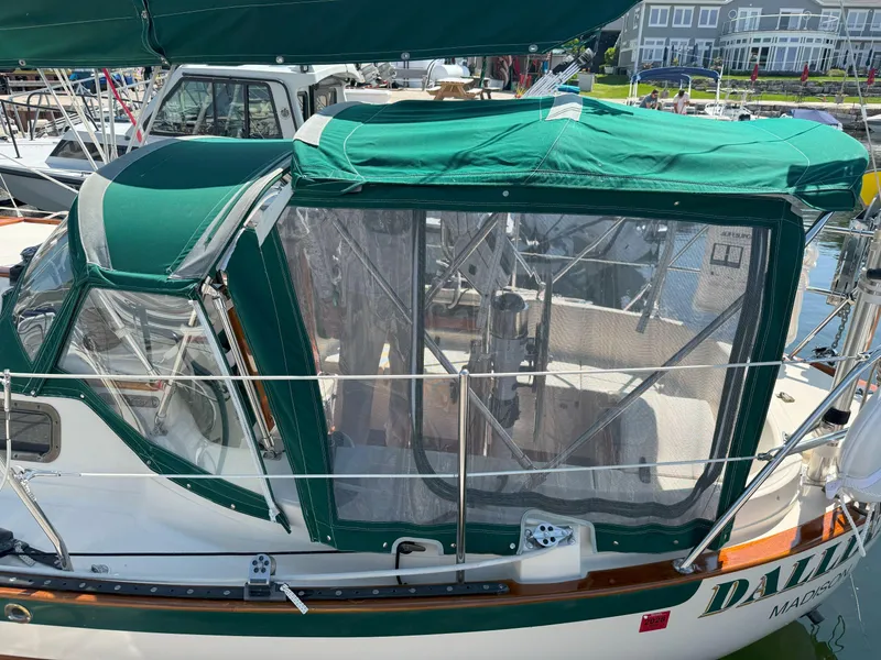 Slide: The Image of Pacific Seacraft Crealock 34 1993 - 79