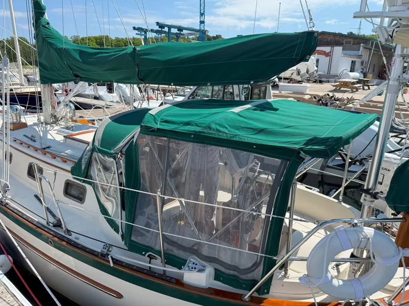 Slide: The Image of Pacific Seacraft Crealock 34 1993 - 80