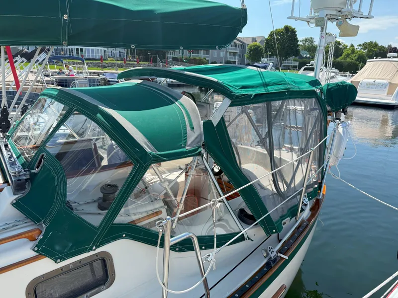 Slide: The Image of Pacific Seacraft Crealock 34 1993 - 81