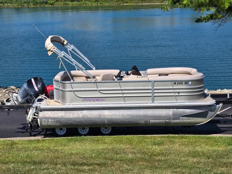 The Image of 2013 Starcraft Stardeck 190 Cruise pontoon boat on trailer by a lake. - 0