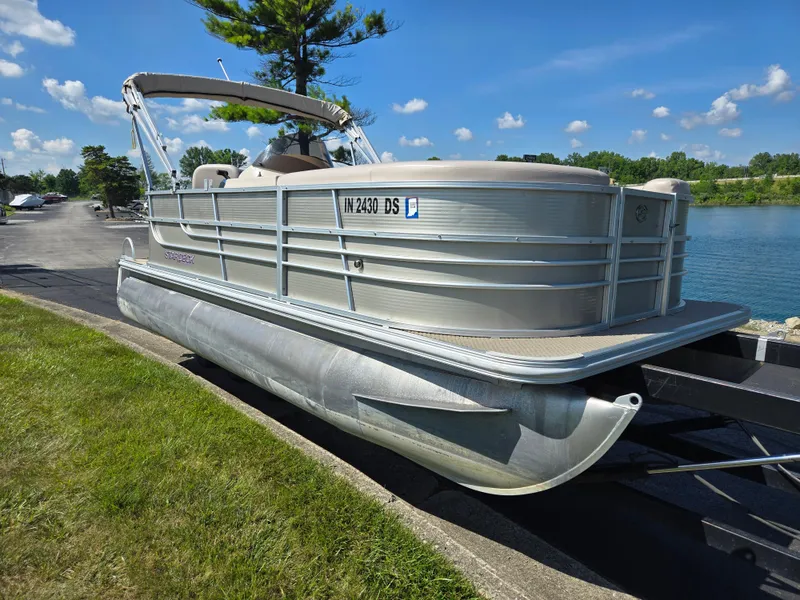 Slide: The Image of 2013 Starcraft Stardeck 190 Cruise pontoon boat on trailer by a lake. - 8