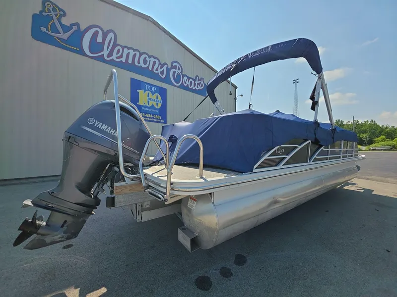 Slide: The Image of 2021 Bennington Q 23 Swingback pontoon boat under clear blue sky. - 3