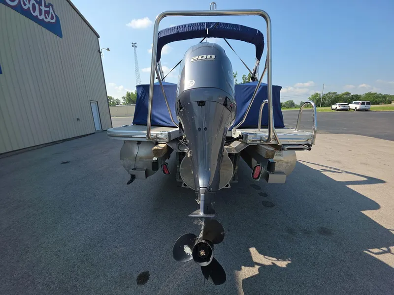 Slide: The Image of 2021 Bennington Q 23 Swingback boat interior with spacious seating and modern design. - 4