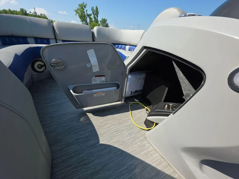 Slide: The Image of 2021 Bennington Q 23 Swingback pontoon boat covered, parked at Clemons Boats dealership. - 8