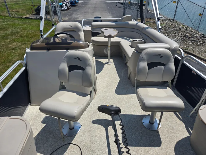 Slide: The Image of 2019 Bennington 188 SFV pontoon boat interior with seating and steering console. - 10