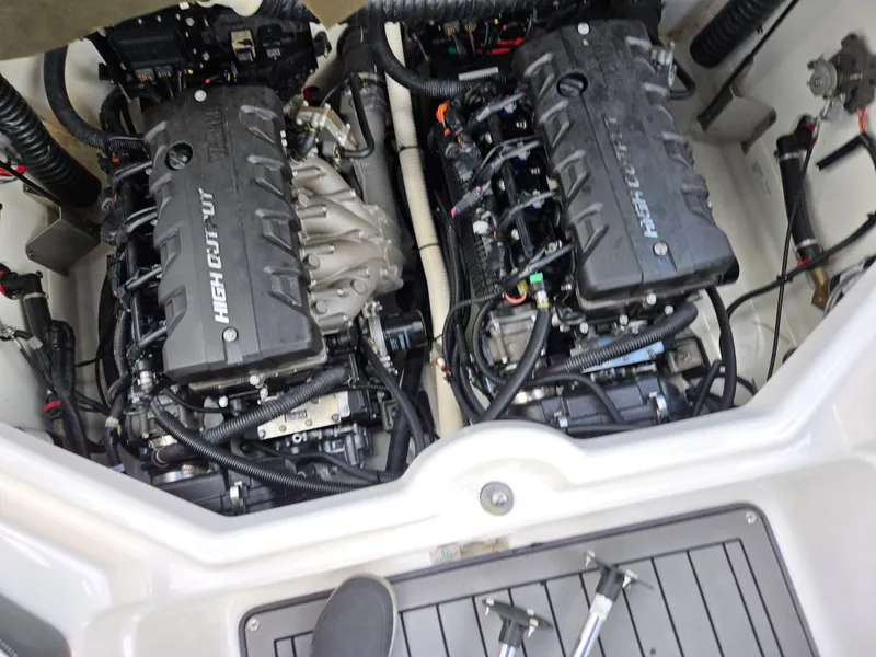 Slide: The Image of 2018 Yamaha Boats 212X engine compartment with dual high-output engines. - 25