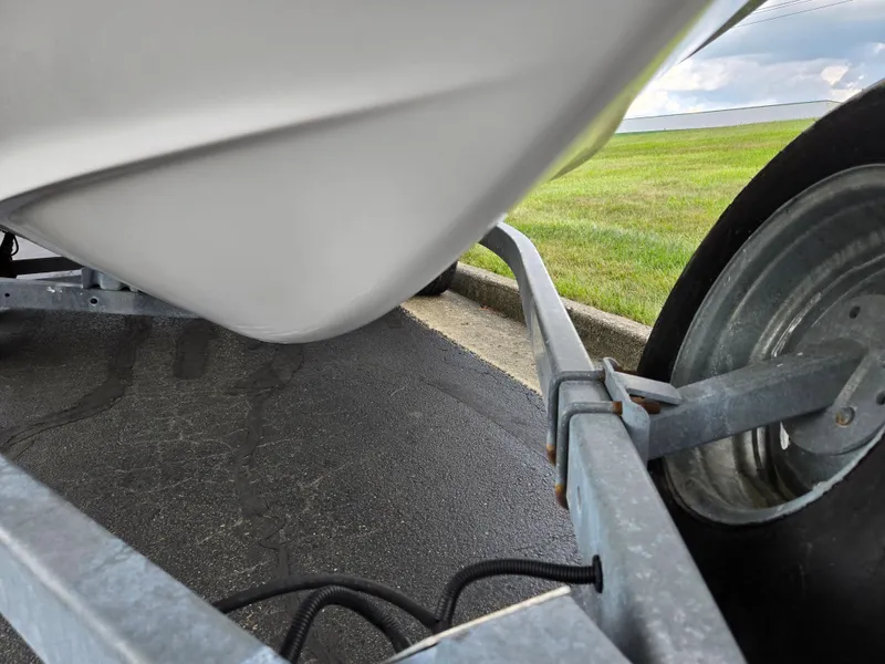 Slide: The Image of 2018 Yamaha Boats 212X on trailer, close-up view of hull and wheel. - 7