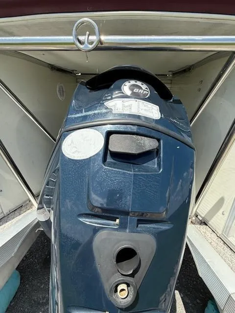 Slide: The Image of 2005 Avalon EXCALIBER 2325 engine in storage compartment. - 12