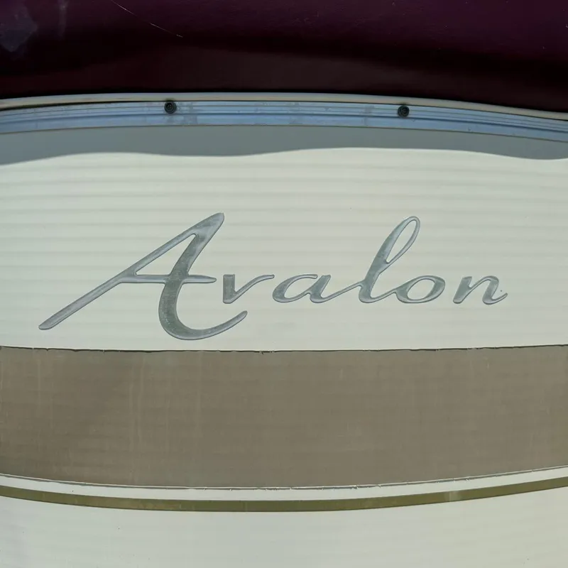 Slide: The Image of 2005 Avalon EXCALIBER 2325 logo on boat exterior. - 5