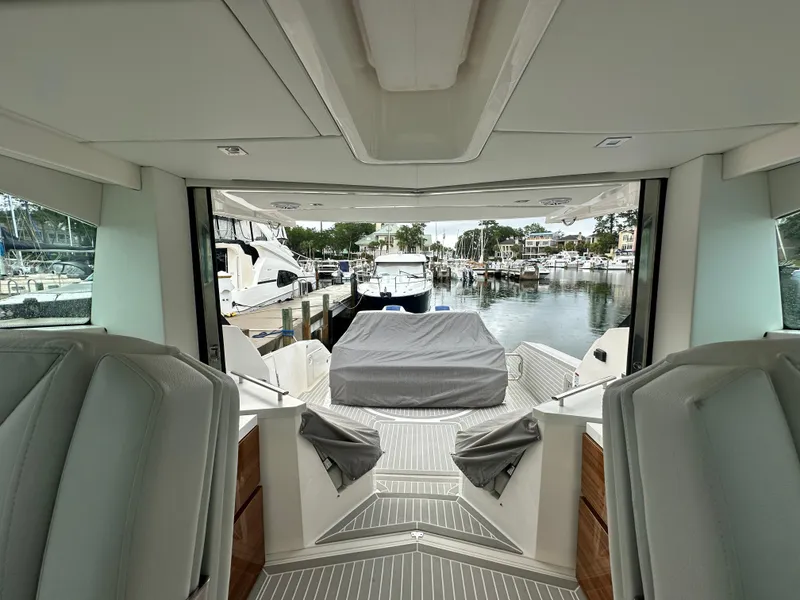 Slide: The Image of Tiara 43 LE 2023 - 61