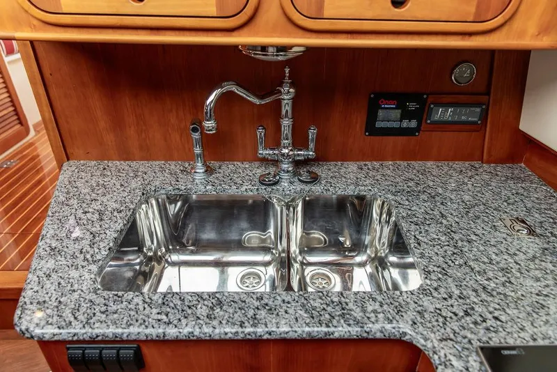 Slide: The Image of Hinckley Yachts Talaria 44 MY 2007 - 79