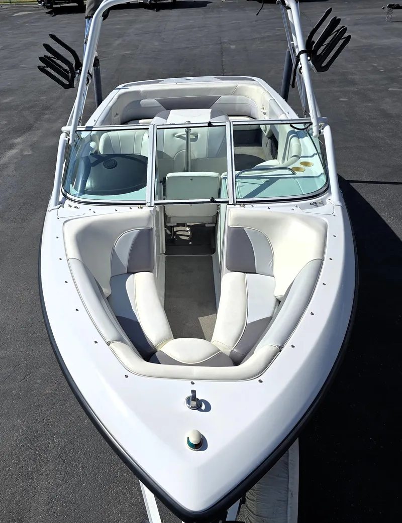 Slide: The Image of 2000 Toyota Epic 22 boat with sleek white design and spacious seating. - 10