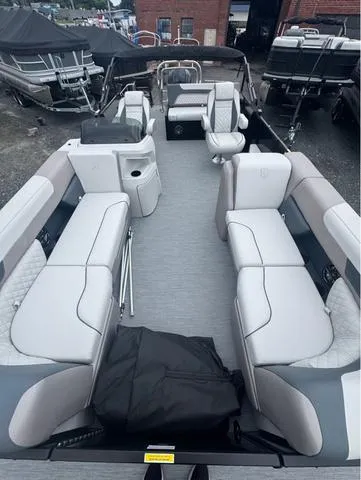 Slide: The Image of Godfrey Sweetwater 2286 SFLC - Yamaha 250 SHO 2026 - 11