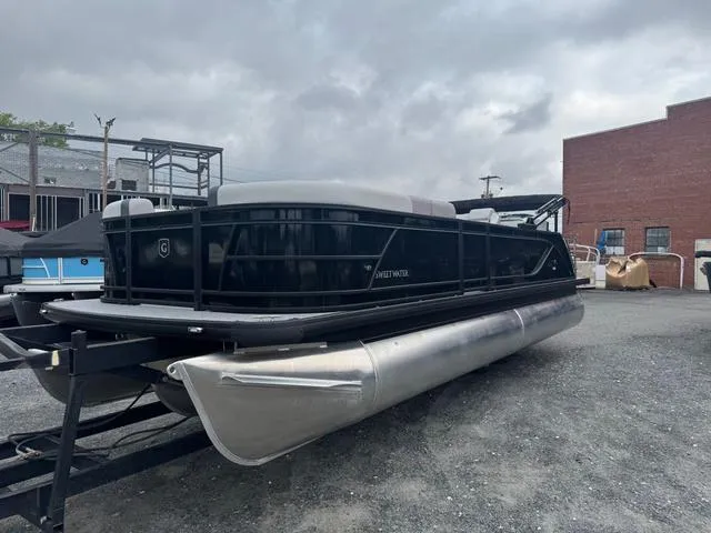 Slide: The Image of Godfrey Sweetwater 2286 SFLC - Yamaha 250 SHO 2026 - 2