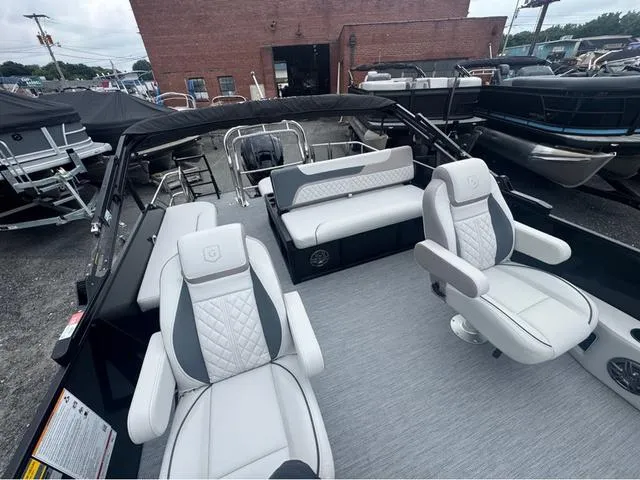 Slide: The Image of Godfrey Sweetwater 2286 SFLC - Yamaha 250 SHO 2026 - 5