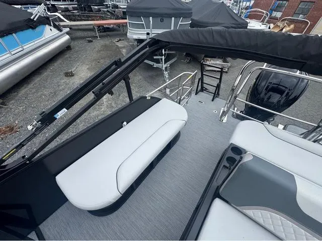 Slide: The Image of Godfrey Sweetwater 2286 SFLC - Yamaha 250 SHO 2026 - 6