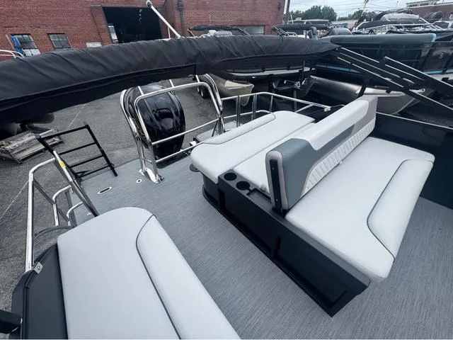 Slide: The Image of Godfrey Sweetwater 2286 SFLC - Yamaha 250 SHO 2026 - 7