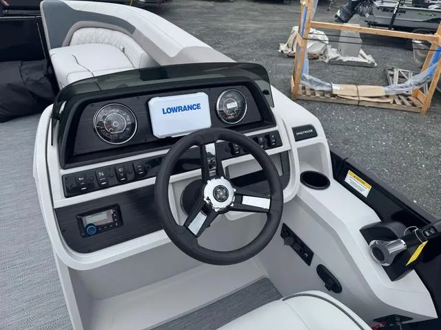 Slide: The Image of Godfrey Sweetwater 2286 SFLC - Yamaha 250 SHO 2026 - 8