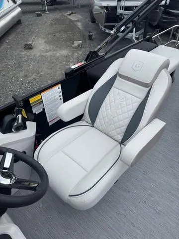 Slide: The Image of Godfrey Sweetwater 2286 SFLC - Yamaha 250 SHO 2026 - 9