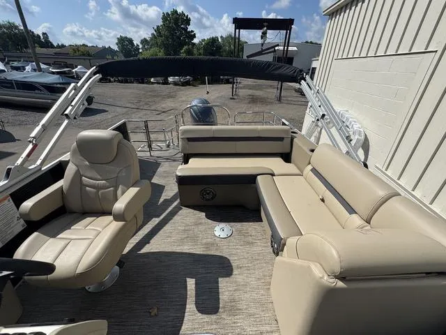 Slide: The Image of Godfrey Sw 2286 SFL TT 2023 - 10