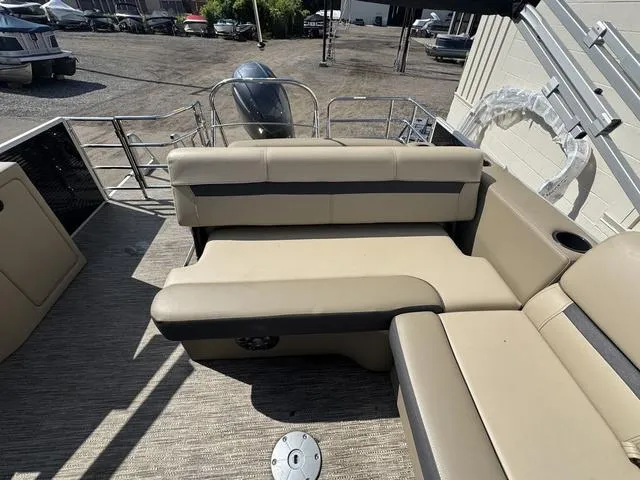 Slide: The Image of Godfrey Sw 2286 SFL TT 2023 - 11