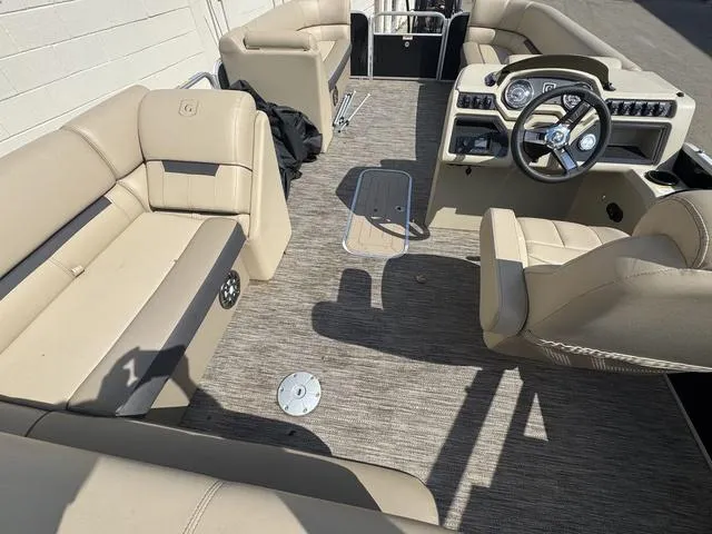 Slide: The Image of Godfrey Sw 2286 SFL TT 2023 - 14