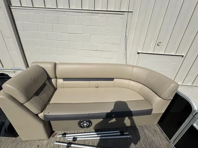 Slide: The Image of Godfrey Sw 2286 SFL TT 2023 - 4