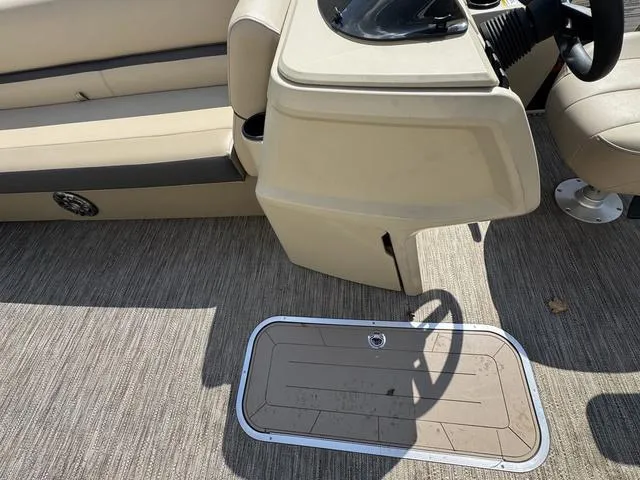 Slide: The Image of Godfrey Sw 2286 SFL TT 2023 - 9