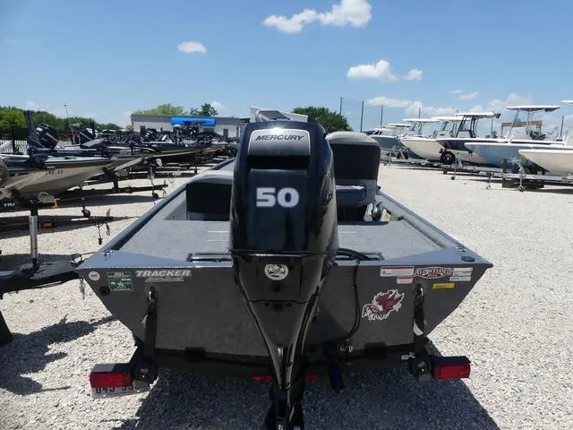 Slide: The Image of Tracker Pro 170 2017 - 4