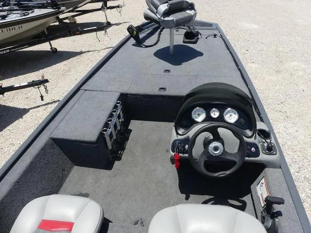 Slide: The Image of Tracker Pro 170 2017 - 5