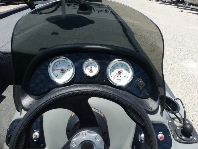 Slide: The Image of Tracker Pro 170 2017 - 6